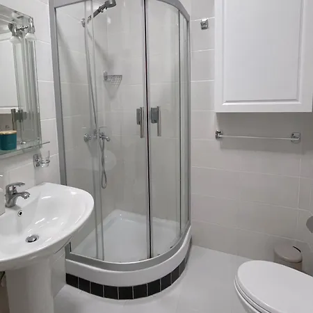 Kristin's * 地拉那