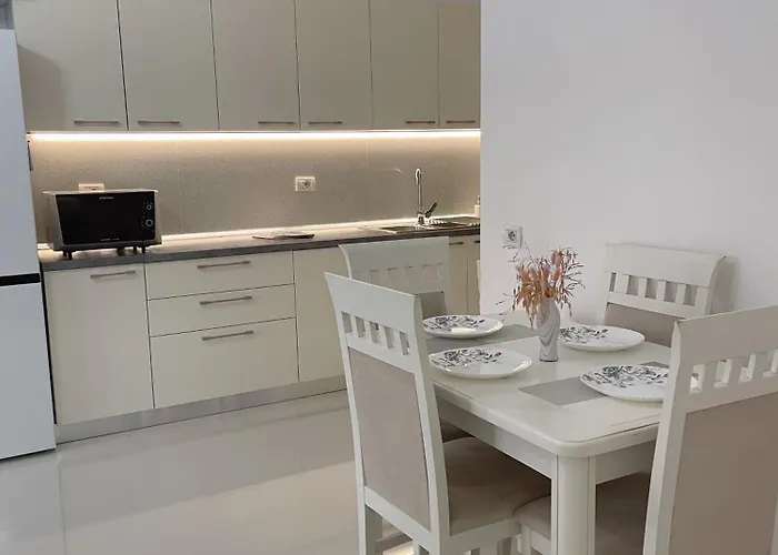 Kristin's * 地拉那